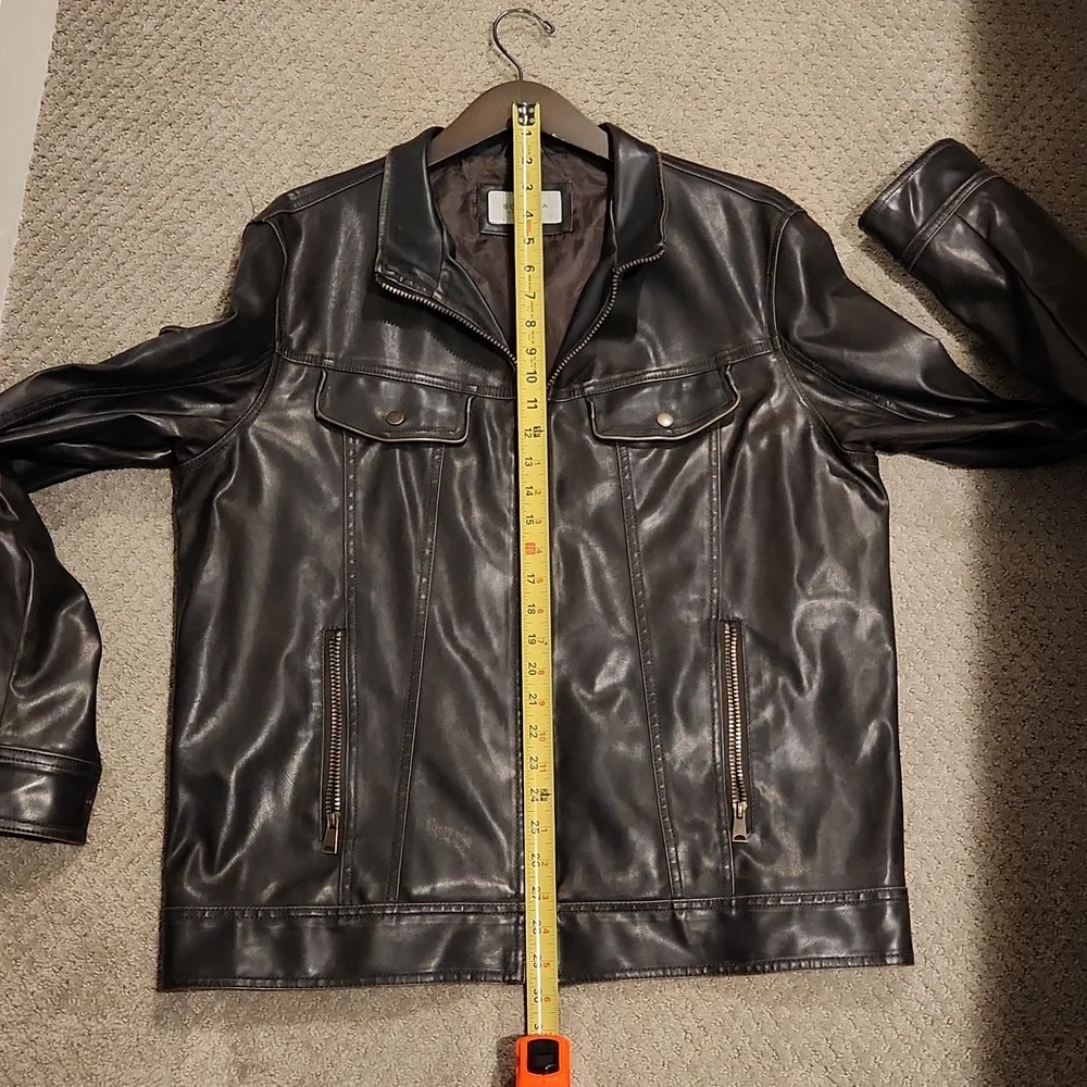 NEW Men's FAUX LEATHER jacket. Size Large. New without tags
